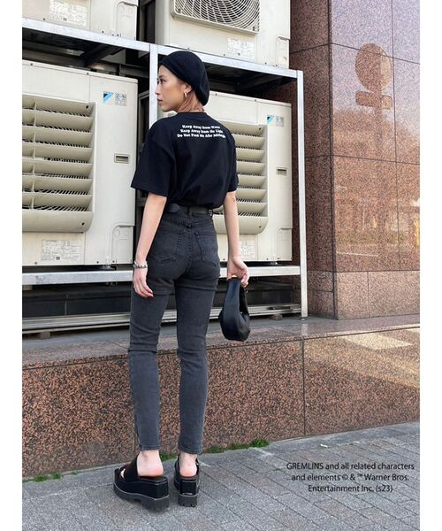 MURUA（ムルーア）の「【GREMLiNS】フォトプリントTシャツ（Tシャツ/カットソー・レディース・ホワイト/ブラック・FREE）」の22枚目の写真