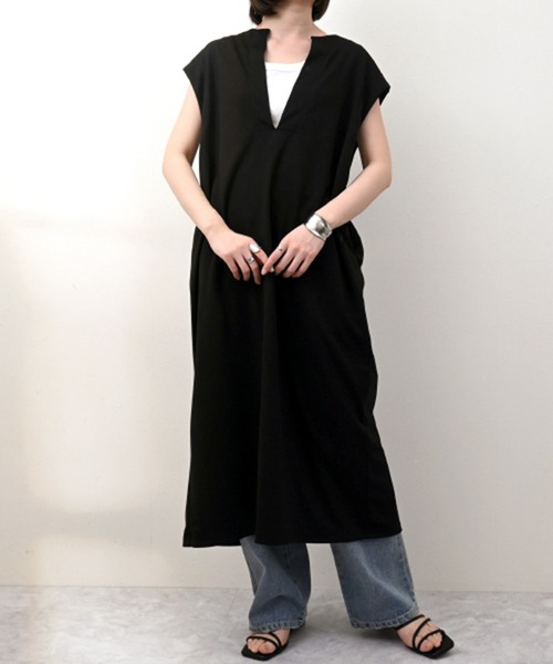 STYLEBLOCK(スタイルブロック)の「ポンチキーネックワンピース(ワンピース・レディース・チャコールグレー/ライトベージュ/ネイビー/ブラック/ベージュ・M)」の2枚目の写真