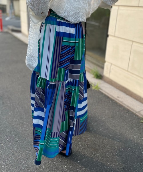 mi via loca（ミヴィアロカ）の「リメイク風マルチストライプ柄ティアードスカート（スカート・レディース・ピンク/ブルー・FREE）」の8枚目の写真