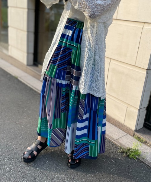 mi via loca（ミヴィアロカ）の「リメイク風マルチストライプ柄ティアードスカート（スカート・レディース・ピンク/ブルー・FREE）」の3枚目の写真