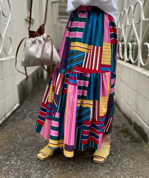 mi via loca（ミヴィアロカ）の「リメイク風マルチストライプ柄ティアードスカート（スカート・レディース・ピンク/ブルー・FREE）」の9枚目の写真