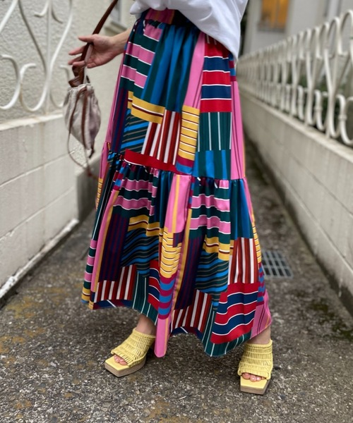 mi via loca（ミヴィアロカ）の「リメイク風マルチストライプ柄ティアードスカート（スカート・レディース・ピンク/ブルー・FREE）」の7枚目の写真