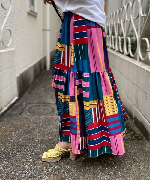 mi via loca（ミヴィアロカ）の「リメイク風マルチストライプ柄ティアードスカート（スカート・レディース・ピンク/ブルー・FREE）」の12枚目の写真