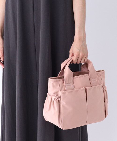 OPAQUE.CLIP（オペークドットクリップ）の「◆【撥水加工/2WAY】ギャザーポケットミドルトートバッグ（トートバッグ・レディース・グレー/ブラック/ベビーピンク/ベージュ・00）」の4枚目の写真