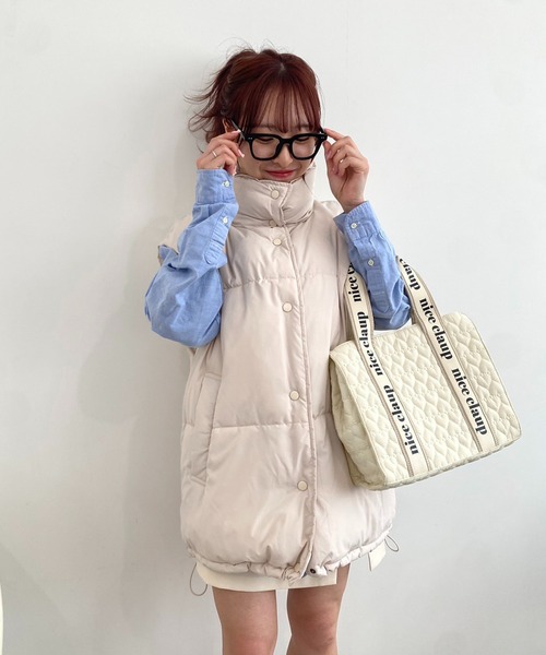 one after another NICE CLAUP（ワンアフターアナザーナイスクラップ）の「フェイクダウンベスト（ダウンベスト・レディース・ブラック/アイボリー・FREE）」の12枚目の写真