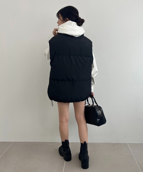 one after another NICE CLAUP（ワンアフターアナザーナイスクラップ）の「フェイクダウンベスト（ダウンベスト・レディース・ブラック/アイボリー・FREE）」の5枚目の写真