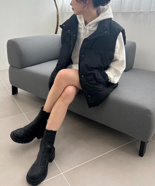 one after another NICE CLAUP（ワンアフターアナザーナイスクラップ）の「フェイクダウンベスト（ダウンベスト・レディース・ブラック/アイボリー・FREE）」の8枚目の写真