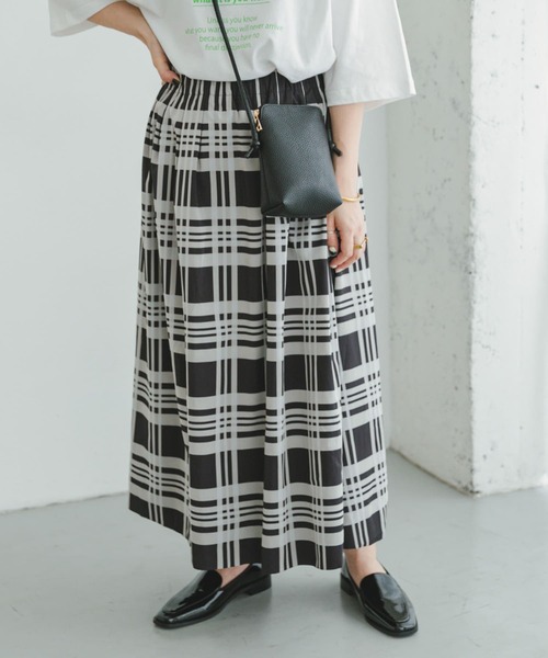 ITEMS URBANRESEARCH（アイテムズ アーバンリサーチ）の「リバーシブルチェックスカート（スカート・レディース・ブラック/グレー・FREE）」の17枚目の写真