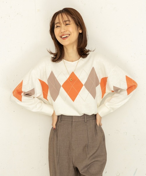 GLOBAL WORK（グローバルワーク）の「トリプルイージーVネックプルオーバー/194242（ニット/セーター・レディース・ベージュ/イエロー/アイボリー/ブルー系その他/グレー/ベージュ系その他/ホワイト系その他/ボルドー/チャコールグレー/ネイビー/ラベンダー/オレンジ系その他/ブラック・LARGE/MEDIUM/SMALL）」の2枚目の写真