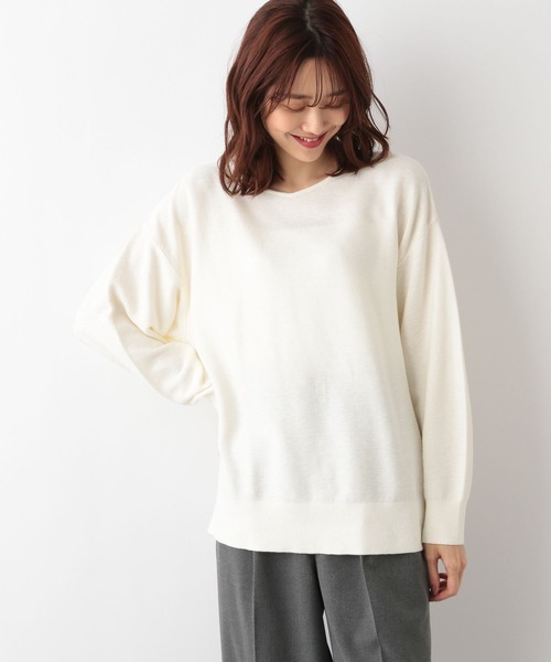 GLOBAL WORK（グローバルワーク）の「トリプルイージーVネックプルオーバー/194242（ニット/セーター・レディース・ベージュ/イエロー/アイボリー/ブルー系その他/グレー/ベージュ系その他/ホワイト系その他/ボルドー/チャコールグレー/ネイビー/ラベンダー/オレンジ系その他/ブラック・LARGE/MEDIUM/SMALL）」の3枚目の写真