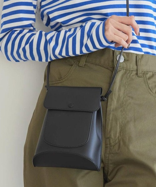 美品 m0851 ブラック フラップ付き ミニショルダーバッグ AMERICAN HOLIC（アメリカンホリック）の「フラップ付ミニショルダー