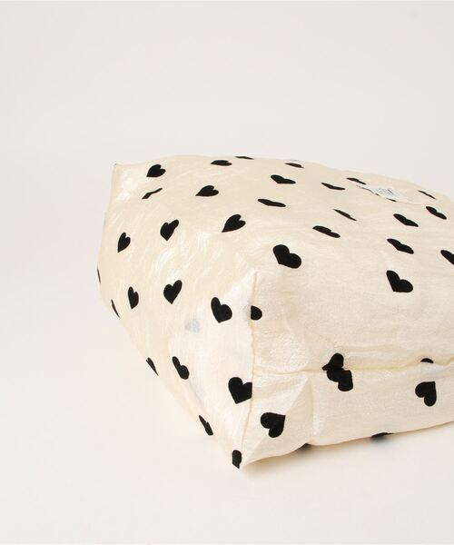 TONE SELECT GOODS（トーンセレクトグッズ）の「【float】ハートドット柄 モノクロ ビッグトートバッグ【A4サイズ収納可能】（トートバッグ・レディース・その他・FREE）」の4枚目の写真