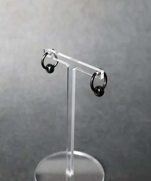 4INT.(フォイント)の「モチーフ フープイヤリング / サージカルステンレス316L (金属アレルギー対応)(イヤリング・メンズ・B/J/M/F/L/H/C/A/D/E/G/I/O/K/N・FREE)」の7枚目の写真