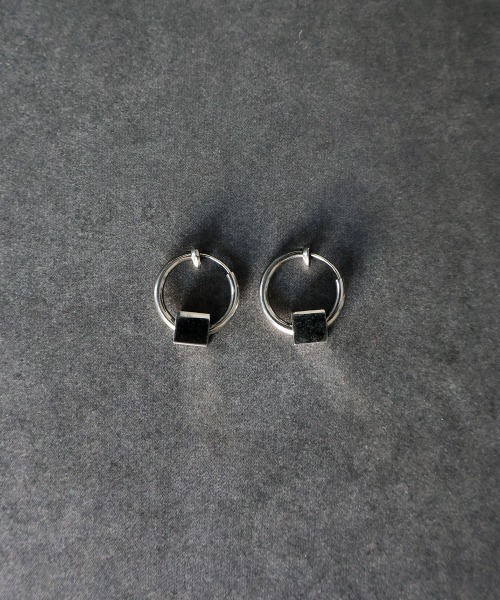 4INT.(フォイント)の「モチーフ フープイヤリング / サージカルステンレス316L (金属アレルギー対応)(イヤリング・メンズ・B/J/M/F/L/H/C/A/D/E/G/I/O/K/N・FREE)」の13枚目の写真