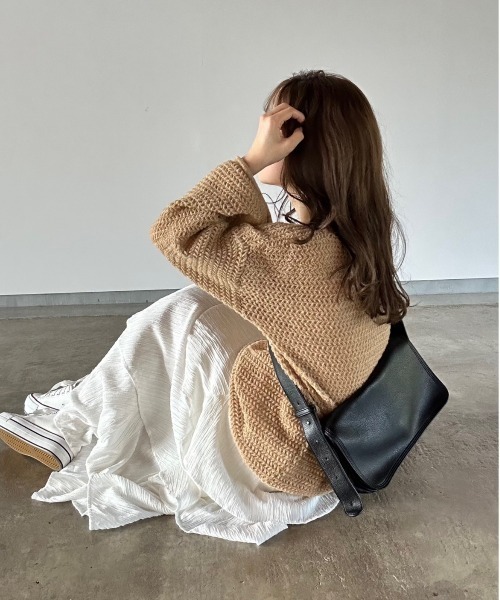 ベージュ レザー ショルダーバッグ t a r o s u（タロス）の「casual leather shoulder bag/カジュアル