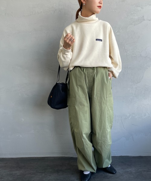 THOUSAND MILE（サウザンドマイル）の「[THOUSAND MILE/サウザンド マイル] ニットフリース タートルネックプルオーバー（ニット/セーター・レディース・ブラック/オフホワイト/ベージュ・F）」の4枚目の写真