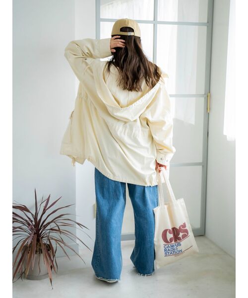 Ungrid(アングリッド)の「ウォッシュミリタリーフードブルゾン(ブルゾン・レディース・カーキ/オフホワイト・FREE)」の11枚目の写真