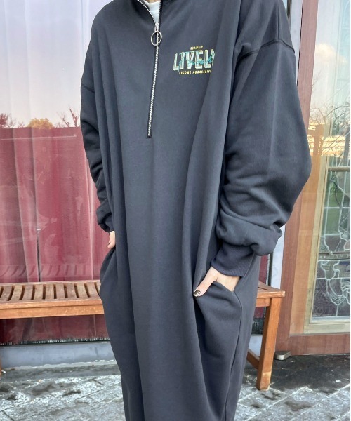 feepur by saya(フェピュールバイサヤ)の「【XSサイズあり】ハーフジップロゴスウェットワンピース(ワンピース・レディース・オフホワイト/ブラック/オートミール/杢グレー・MEDIUM/X-SMALL)」の8枚目の写真