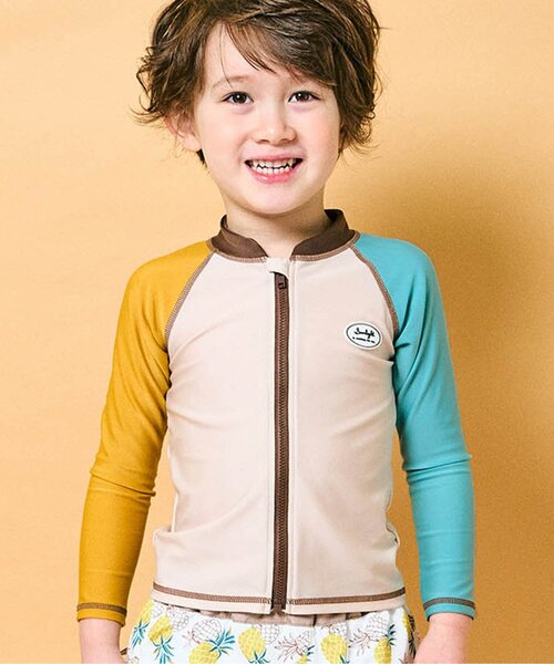 apres les cours（アプレレクール）の「【UVカット】バイカラーラッシュガード（ラッシュガード・キッズ・アイボリー/ベージュ・80/90/100/110/120/130/140）」の3枚目の写真