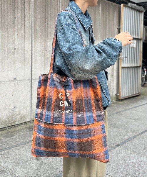 CPCM(シーピーシーエム)の「アソートカラーロゴトート(トートバッグ・レディース・イエロー/アイボリー/グリーン/ブラック/シルバー/ブルー/オレンジ/ブルー系その他/オレンジ系その他/ネイビー/レッド/ブラウン系その他/ブラウン系その他2/グリーン系その他2/グリーン系その他/ピンク/ホワイト系その他・FREE)」の17枚目の写真