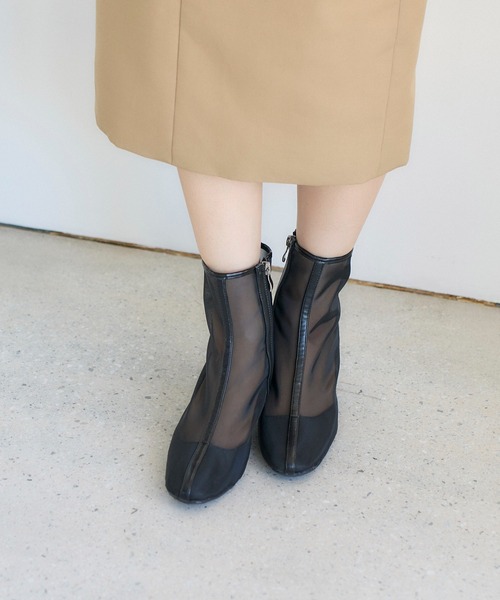 noyau(ノヤウ)の「ブロックヒールチュールブーツサンダル(サンダル・レディース・シルバー/ブラック/ホワイト/ベージュ・LL/L/M/S)」の2枚目の写真