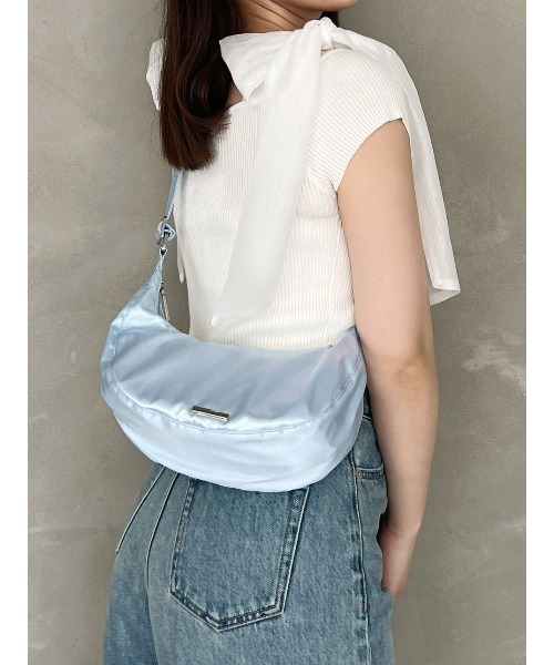 MERCURYDUO(マーキュリーデュオ)の「ハーフムーンショルダーBAG(ショルダーバッグ・レディース・オフホワイト/ピンク/ライトブルー/ブラック/ラベンダー・FREE)」の4枚目の写真