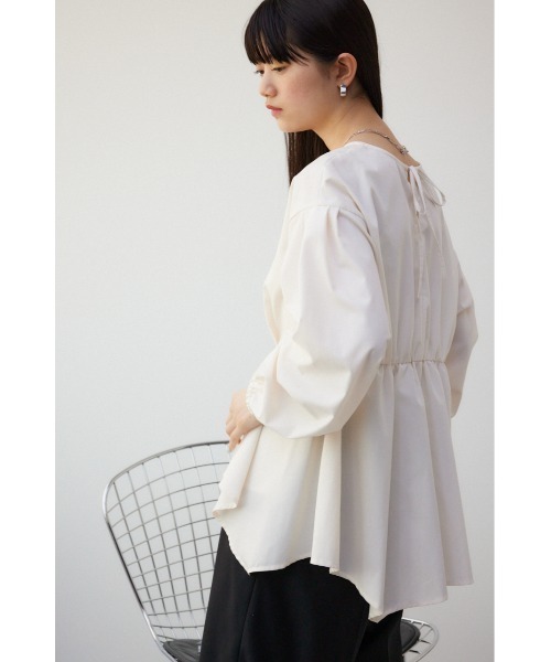 AZUL by moussy（アズールバイマウジー）の「2WAYバルーンスリーブペプラムブラウス（シャツ/ブラウス・レディース・オフホワイト/ブラック・SMALL/MEDIUM）」の4枚目の写真