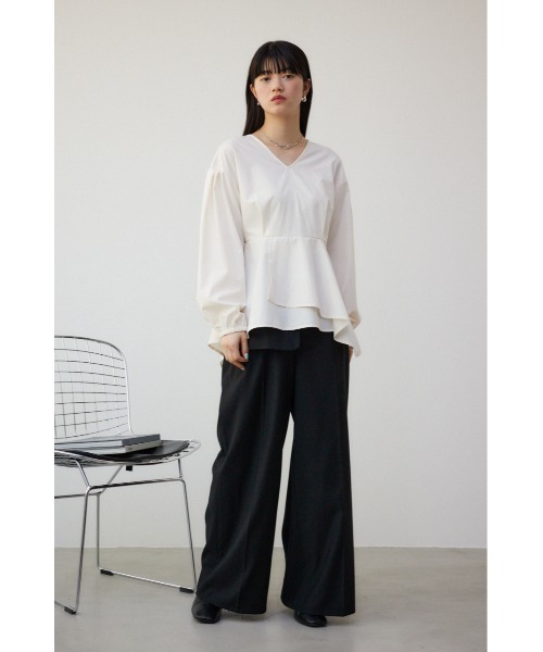 AZUL by moussy（アズールバイマウジー）の「2WAYバルーンスリーブペプラムブラウス（シャツ/ブラウス・レディース・オフホワイト/ブラック・SMALL/MEDIUM）」の5枚目の写真
