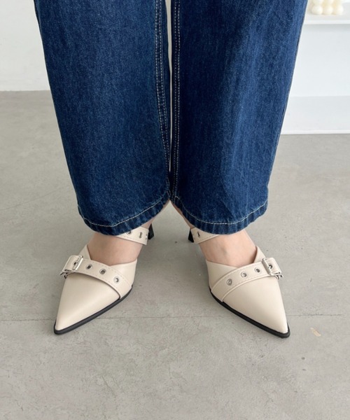 Loueme（ルエム）の「ダブルベルトポインテッドトゥミュールパンプス（パンプス・レディース・ブラック/アイボリー/シルバー・24.5cm/23.5cm）」の20枚目の写真