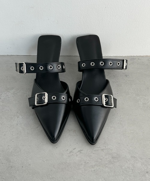 Loueme（ルエム）の「ダブルベルトポインテッドトゥミュールパンプス（パンプス・レディース・ブラック/アイボリー/シルバー・24.5cm/23.5cm）」の9枚目の写真