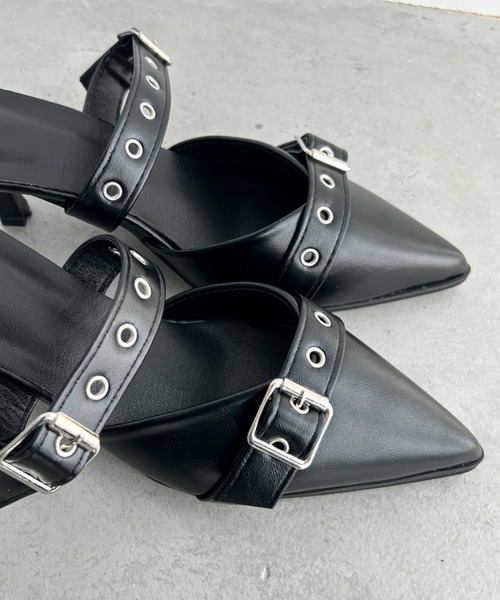 Loueme（ルエム）の「ダブルベルトポインテッドトゥミュールパンプス（パンプス・レディース・ブラック/アイボリー/シルバー・24.5cm/23.5cm）」の11枚目の写真