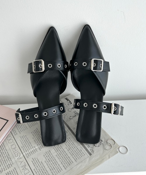 Loueme（ルエム）の「ダブルベルトポインテッドトゥミュールパンプス（パンプス・レディース・ブラック/アイボリー/シルバー・24.5cm/23.5cm）」の14枚目の写真