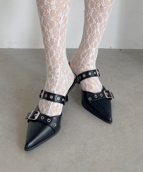 Loueme（ルエム）の「ダブルベルトポインテッドトゥミュールパンプス（パンプス・レディース・ブラック/アイボリー/シルバー・24.5cm/23.5cm）」の15枚目の写真