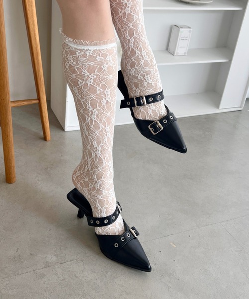 Loueme（ルエム）の「ダブルベルトポインテッドトゥミュールパンプス（パンプス・レディース・ブラック/アイボリー/シルバー・24.5cm/23.5cm）」の6枚目の写真