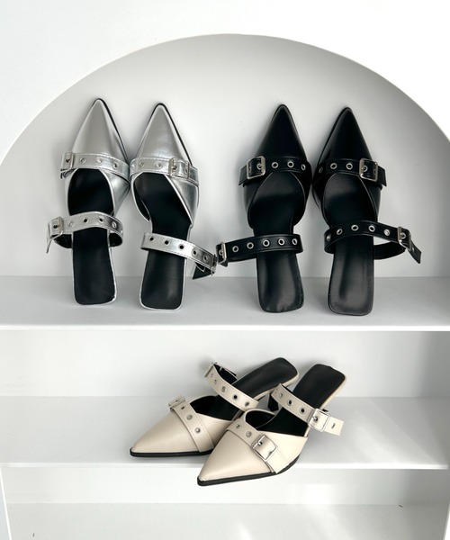 Loueme（ルエム）の「ダブルベルトポインテッドトゥミュールパンプス（パンプス・レディース・ブラック/アイボリー/シルバー・24.5cm/23.5cm）」の5枚目の写真