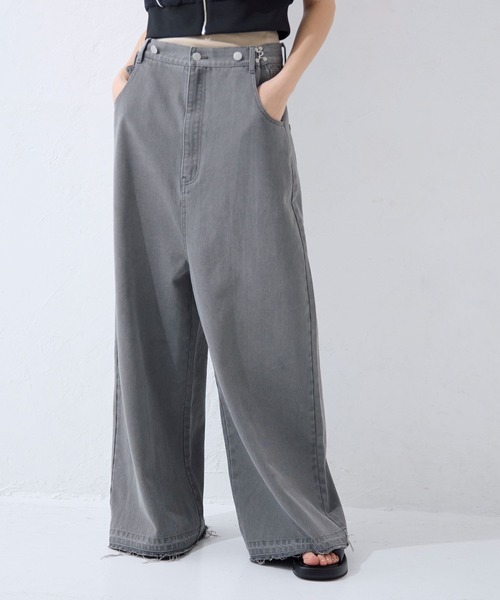 FOREVER 21（フォーエバー トゥエンティーワン）の「【2024SS】ハイウエストデニムサロペット（サロペット/オーバーオール・レディース・ライトグレー/ライトブルー・SMALL/MEDIUM）」の2枚目の写真