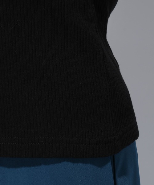 HARE（ハレ）の「フロントカットアウトリブトップス(HARE)（Tシャツ/カットソー・レディース・ブラック/グリーン・FREE）」の7枚目の写真