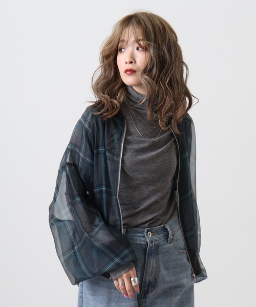 Y/lim(イリム)の「シアータートルネックもっちりロンT(Tシャツ/カットソー・レディース・グレー/ブラック/オフホワイト/ブラウン・M/L/S)」の22枚目の写真