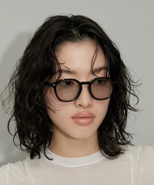 ADAM ET ROPE'（アダムエロペ）の「【WEB限定】太セルフレームサングラス（メガネ・レディース・ブラック/ダークブラウン/ブラック系その他・FREE）」の2枚目の写真