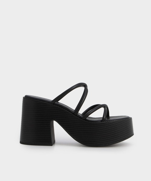CHARLES & KEITH（チャールズ & キース）の「ストラッピークロス