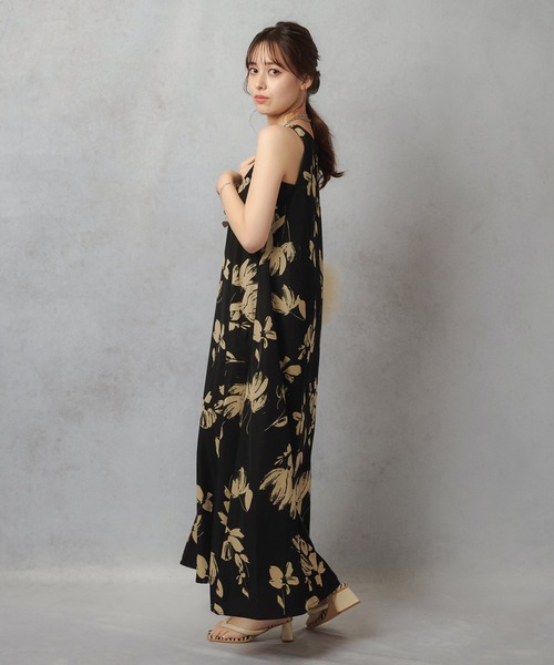 Lull（ルル）の「【Lull / ルル】花柄ノースリロングワンピース（ワンピース・レディース・ベージュ/ブラック・ONESIZE）」の11枚目の写真