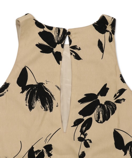 Lull（ルル）の「【Lull / ルル】花柄ノースリロングワンピース（ワンピース・レディース・ベージュ/ブラック・ONESIZE）」の4枚目の写真