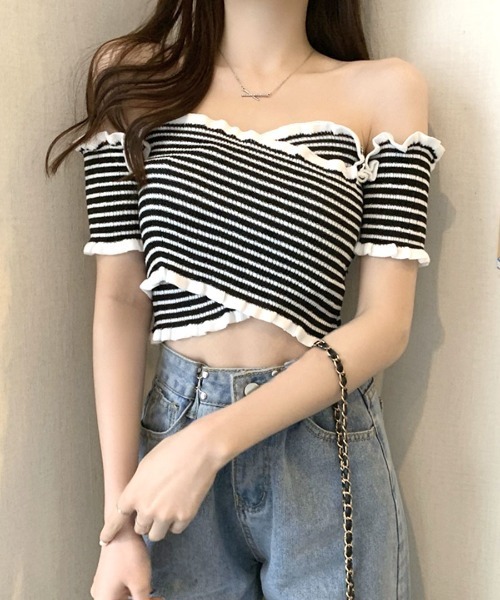 REMUR(レミュール)の「オフショルダートップス 半袖 ショート丈(Tシャツ/カットソー・レディース・ブラック×ホワイト/ホワイト×ブラック/ホワイト×レッド/ベージュ/イエロー/ピンク/レッド/ホワイト/ブラック・M)」の4枚目の写真