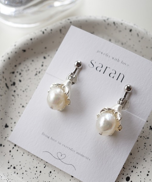 CERCA(チェルカ)の「saran jewelry/花パール イヤリング(イヤリング・レディース・シルバー/ゴールド・FREE)」の2枚目の写真