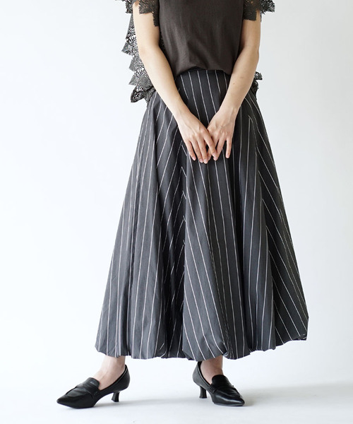 e-zakkamania stores(イーザッカマニアストアーズ)の「ピンストライプ バルーンスカート(スカート・レディース・ライトブルー/チャコール・M)」の2枚目の写真