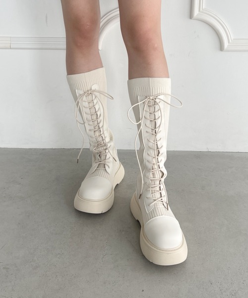 Loueme(ルエム)の「レースアップロングソックスブーツ(ブーツ・レディース・ブラック/アイボリー/モカ・24.5cm/23.5cm)」の5枚目の写真