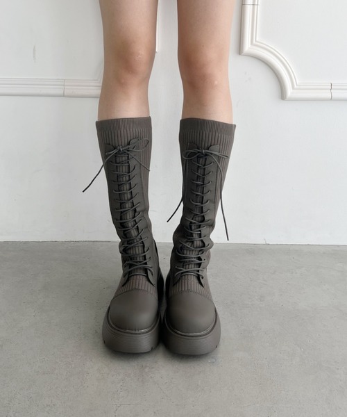 Loueme(ルエム)の「レースアップロングソックスブーツ(ブーツ・レディース・ブラック/アイボリー/モカ・24.5cm/23.5cm)」の14枚目の写真