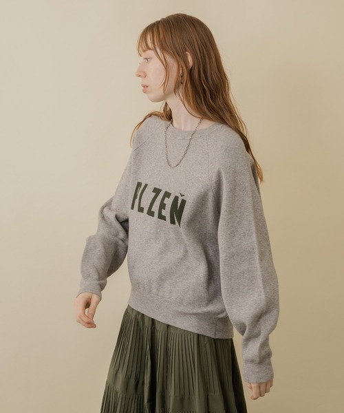 CLOCHE(クロシェ)の「cloche ロゴニットトップス(ニット/セーター・レディース・ベージュ/アイボリー/チャコールグレー・FREE)」の11枚目の写真