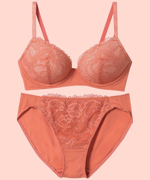 ノンワイヤーでまる胸メイク】あたりが気になりにくいブラ&ショーツ