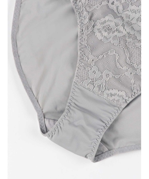 AMPHI（アンフィ）の「【ノンワイヤーでまる胸メイク】あたりが気になりにくいブラ&ショーツセット ラッセルレース（ブラ&ショーツ・レディース・オレンジ/ブラック/グレー/ベージュ/ブルー/ターコイズブルー/ベージュ系その他・B65/B70/B75/C65/C70/C75/D65/D70/D75/E65/E70/E75）」の9枚目の写真